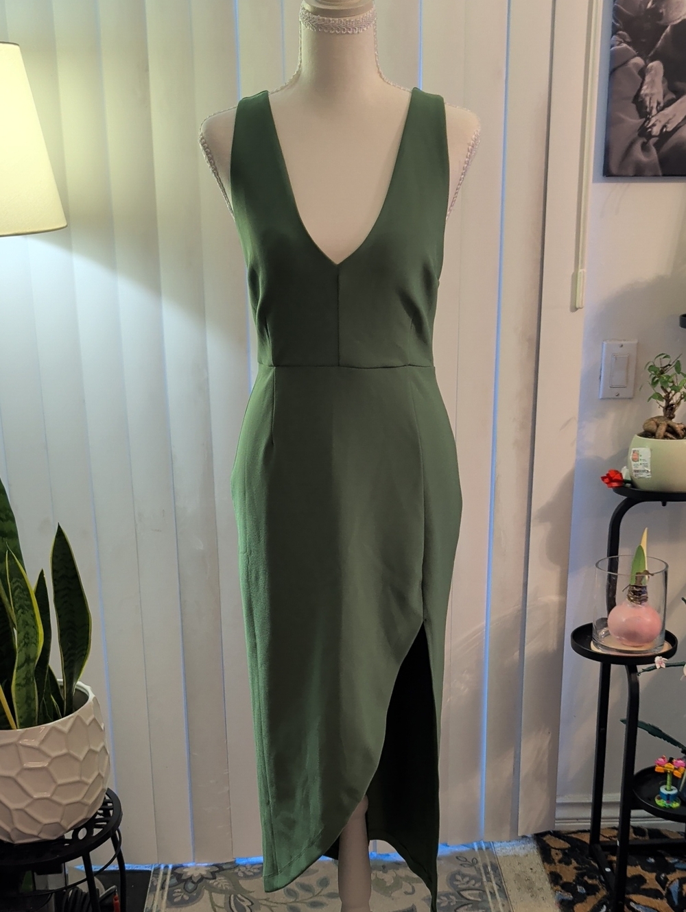 Ambercrombie & Fitch Sleeveless Olive Green V-Neck Midi Dress, Medium